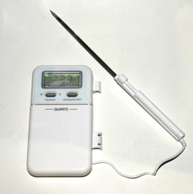 Thermometer um die Temperatur im Eis und diverser Geräte zu überprüfen, bei GroßHandel EIS GmbH