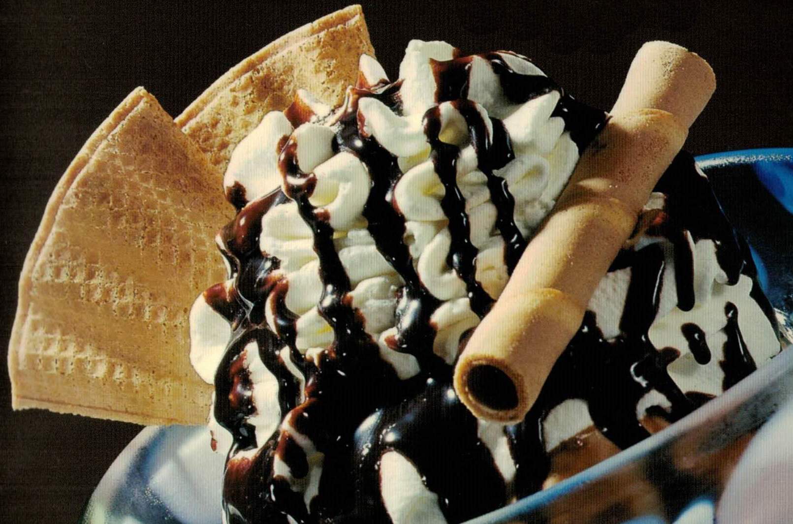 Eis & Gelati Dessertsauce. Topping zur Dekoration von Eisbecher und Nachspeisen. Geschmack Schokolade