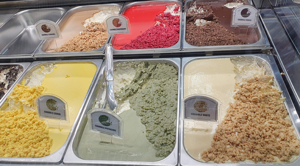 Crumble Eis mit einer knusprigen Komponente im fertigen Eis. GroßHandel Eis GmbH