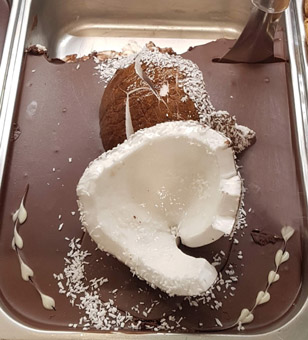Eisidee Ciocco Cocco Gelato. Schoko Kokos Eis mit Kokosnuss als Esdekoration