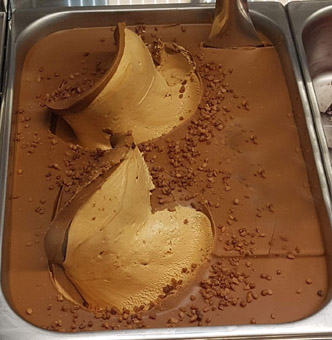 Eisidee Caramello salato Crunch, Salzkaramell mit Schokonougatcrunch