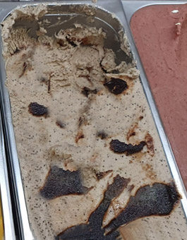 Eisidee Germknödel mit Vanille, Mohneis und Variation Powidl