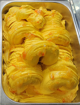 Eisidee Orangeneis mit Aranzini-Orangeat als Variation