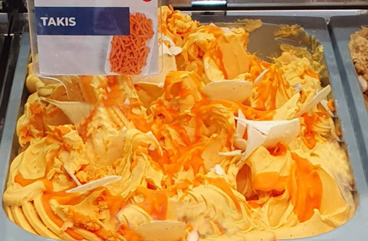 Eisidee Takis. Tortilla Chips als Eis mit oranger Käsesauce