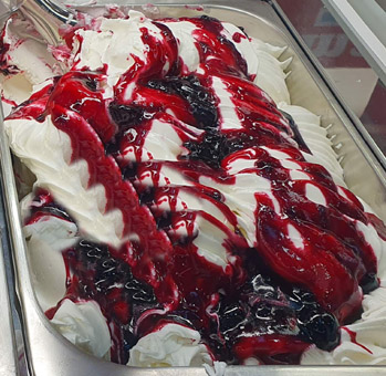 Eisidee Fiordilatte Amarena. Milcheis mit Amarenavariation