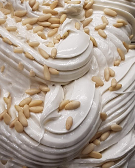 Eisidee Pignolieneis. Eis aus Pinienkernen