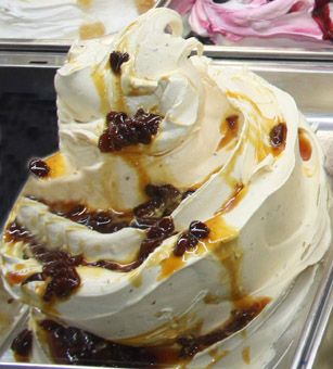 Eisidee Malagaeis mit Malagarosinen und Marsala Wein