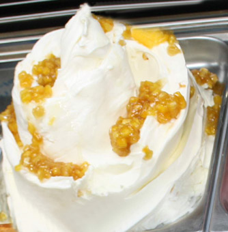 Eisidee Mascarponeeis mit Mangostücken Variation