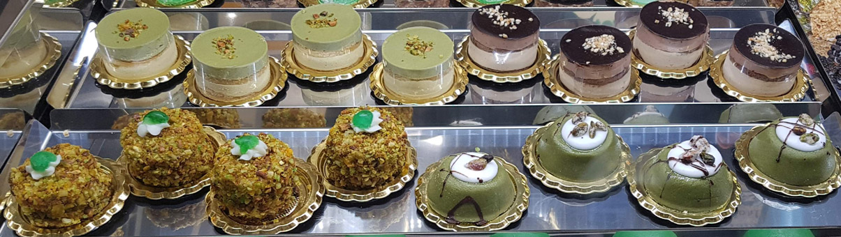 Mozarttörtchen als Eis. Hergestellt mit Eispasten, Eis Variegatos und Eisdekor. Für Eissalon und Konditoreiprodukte