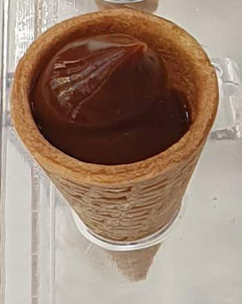 Minieistüte gefüllt mit Dulce de Leche