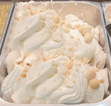 Eisidee Macadamia als Eis. Nusseis aus Macadamia Nüssen