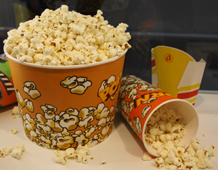 Popcornbecher in Übergrößen. Taddia und GroßHandel EIS GmbH. 