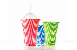 Shakebecher, Trinkbecher, Plastikbecher, Smoothies Becher mit Deckel , Eisbecher aus Plastik in 5 Farben. GroßHandel EIS GmbH