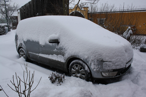 Eis und Schnee im Jänner. Kundenbetreuungsauto der GroßHandel Eis GmbH