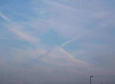 Wolkenbilder. Pyramide. Pyramide in Oberösterreich, Raststation Allhaming. Bild: GroßHandel Eis GmbH