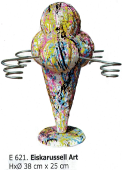 Werbeeistüte 3D Werbe-Eishörnchen. Cono pubblicita Gelato. Eisstanitzel bunt / art. Werbung für die Theke