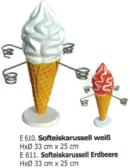 Werbeeistüte 3D Werbe-Eishörnchen. Cono pubblicita Gelato. Eisstanitzel mit Softeis oder Obers oder Erdbeersauce. Werbung für die Theke