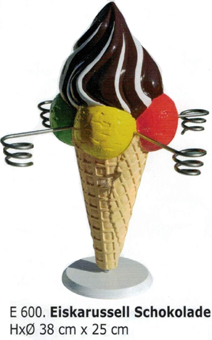 Werbeeistüte 3D Werbe-Eishörnchen. Cono pubblicita Gelato. Eisstanitzel 4 Eiskugeln mit Obers und Schokosauce. Werbung für die Theke