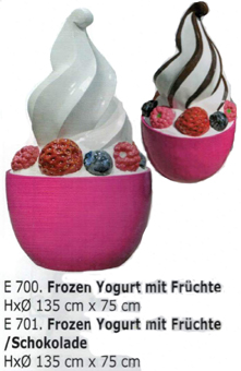 Früchte Frozen Yoghurt oder Frucht - Softeisbecher. Softeis oder mit Schokoladesauce. Außenwerbung für Softeis