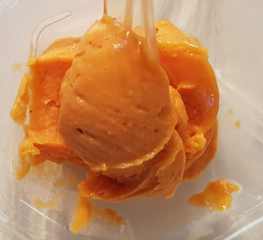 Zu Eisdekoration. Pulpen und Pürees. Mangopulpe mit Rezeptur für Eis