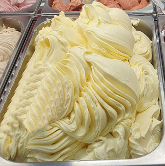 Eisidee Cuor die Vaniglia. Vanilleherz mit Vanillesamen als Eis